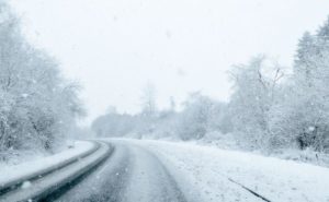 UWAGA- PROGNOZOWANE OPADY ŚNIEGU, ZAWIEJE I ZAMIECIE ŚNIEŻNE
