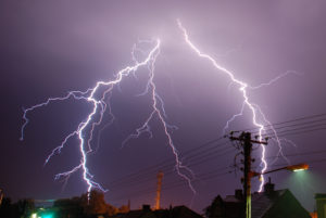 BURZE Z GRADEM- OSTRZEŻENIE METEOROLOGICZNE