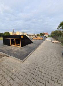 Rozpoczęła się instalacja skateparku