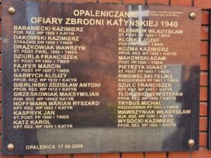 UCZCILI  PAMIĘĆ  OFIAR  ZBRODNI  KATYŃSKIEJ