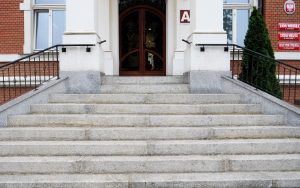 Główne wejście do Urzędu Miejskiego ponownie otwarte